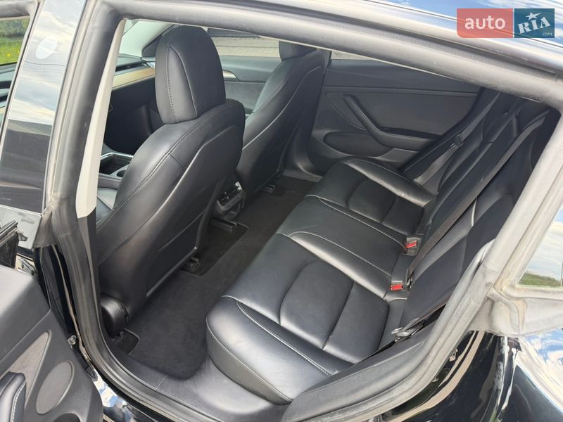 Седан Tesla Model 3 2022 в Луцке