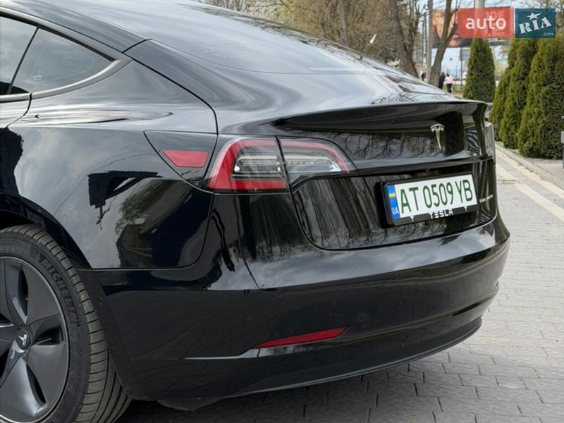 Седан Tesla Model 3 2020 в Ивано-Франковске