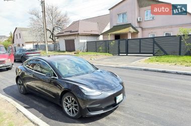 Седан Tesla Model 3 2018 в Обухові