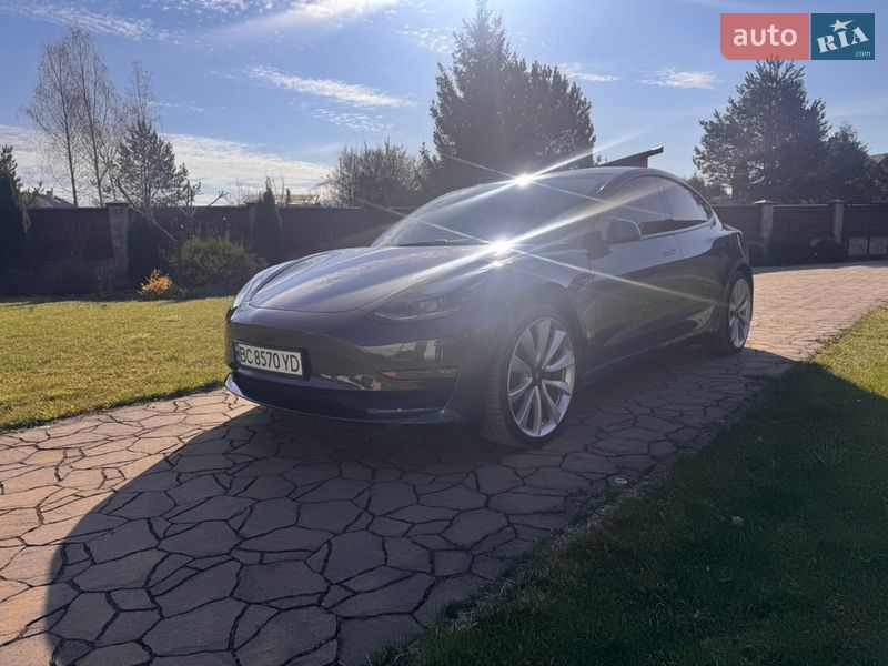 Седан Tesla Model 3 2022 в Львове