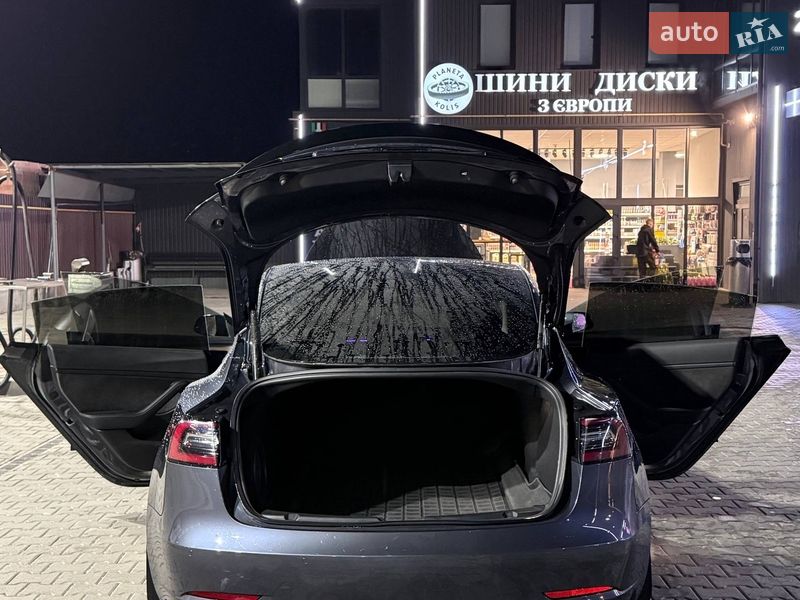 Седан Tesla Model 3 2022 в Львове