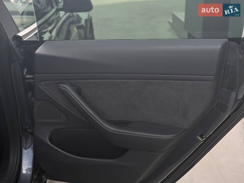 Седан Tesla Model 3 2021 в Львове
