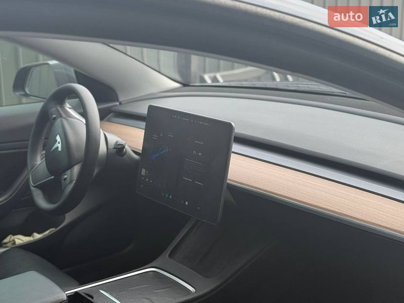 Седан Tesla Model 3 2021 в Львове