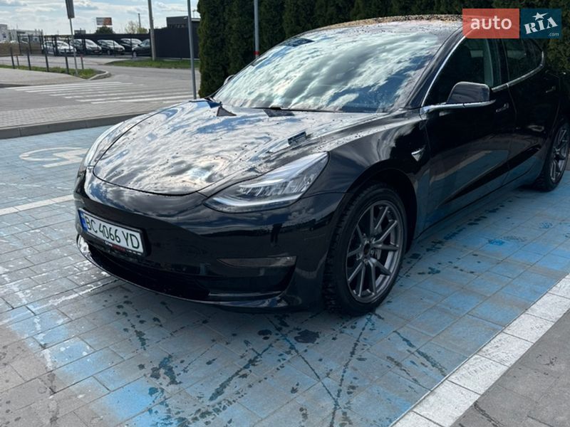 Седан Tesla Model 3 2019 в Луцьку
