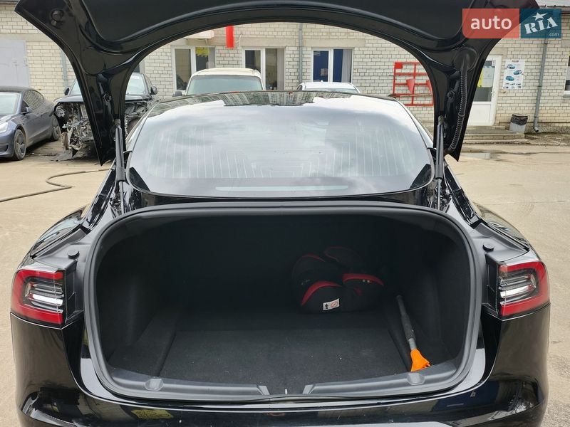 Седан Tesla Model 3 2018 в Киеве