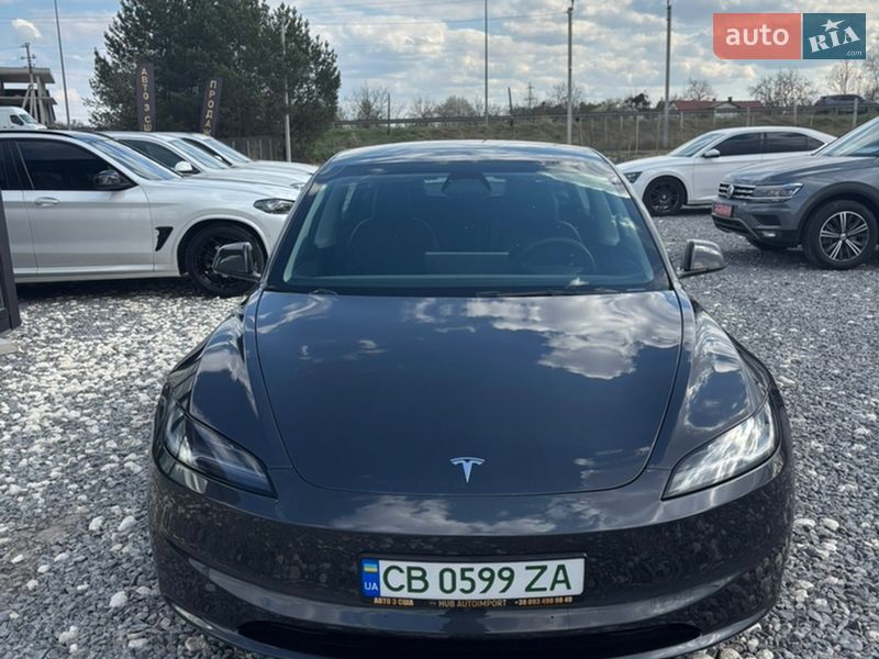 Седан Tesla Model 3 2024 в Львове