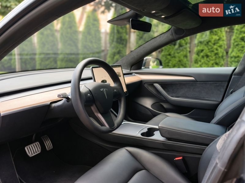 Седан Tesla Model 3 2022 в Киеве