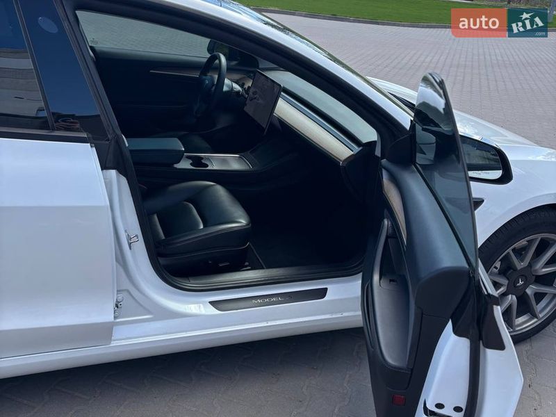 Седан Tesla Model 3 2021 в Житомирі