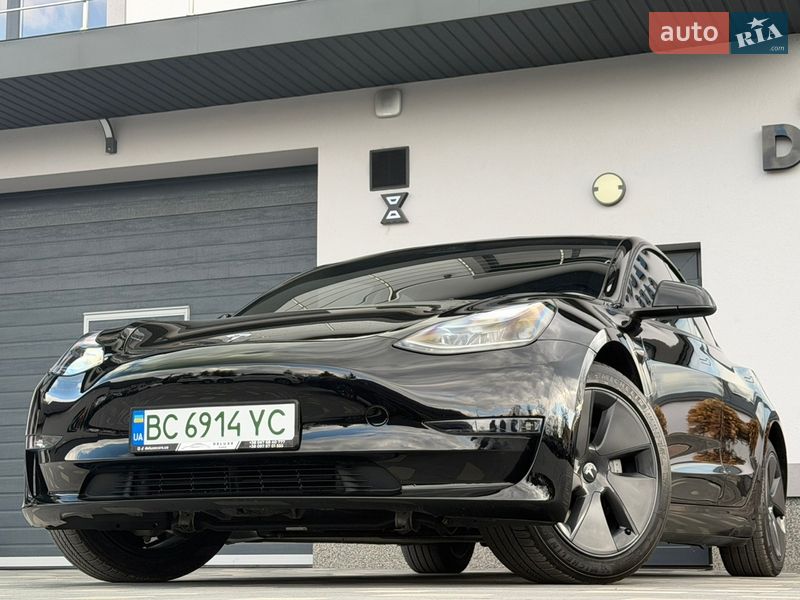 Седан Tesla Model 3 2023 в Дрогобыче