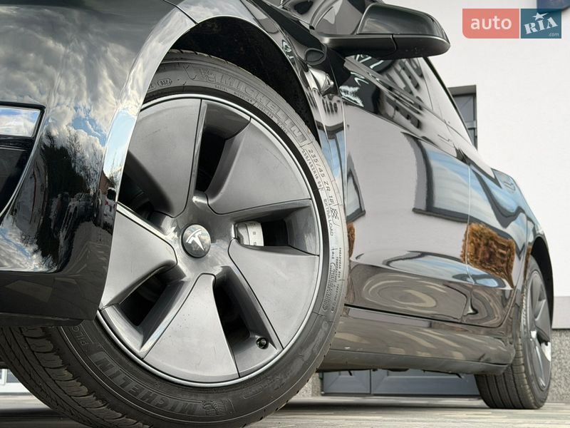 Седан Tesla Model 3 2023 в Дрогобыче