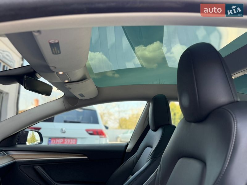 Седан Tesla Model 3 2023 в Дрогобыче