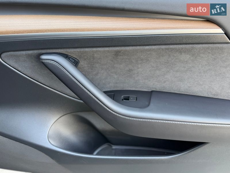 Седан Tesla Model 3 2023 в Дрогобыче