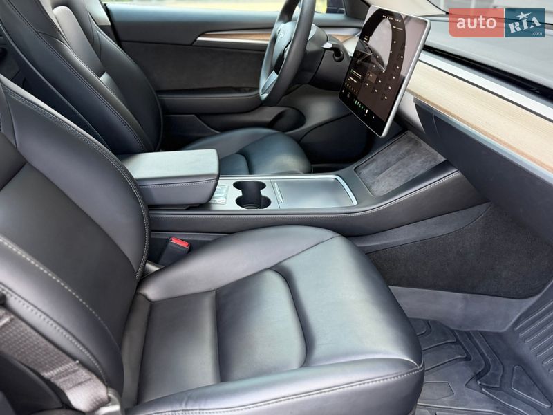 Седан Tesla Model 3 2023 в Дрогобыче