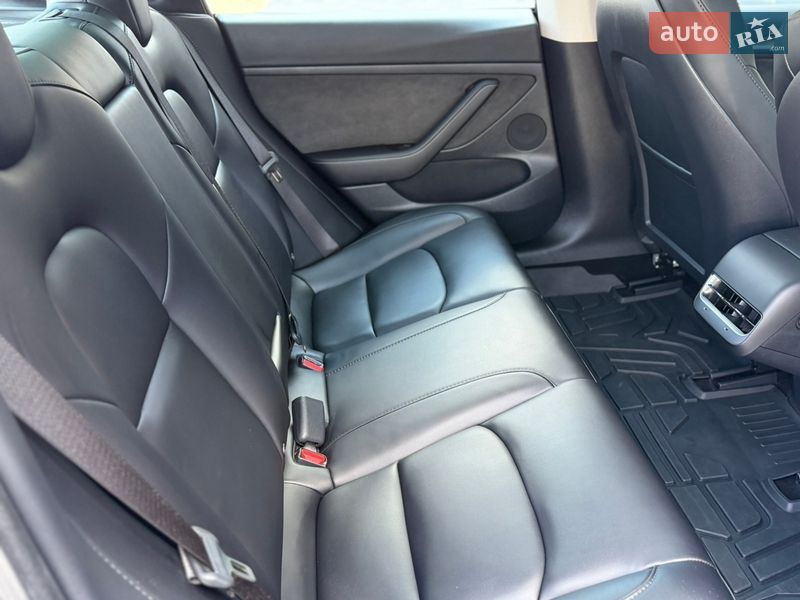 Седан Tesla Model 3 2023 в Дрогобыче