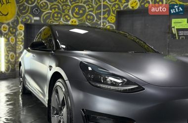 Седан Tesla Model 3 2023 в Миколаєві