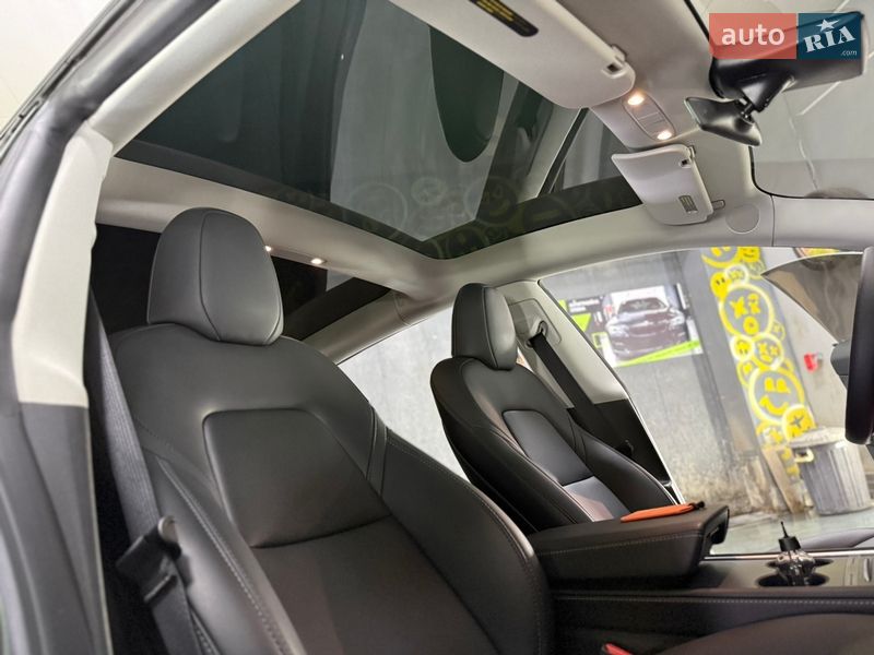 Седан Tesla Model 3 2023 в Николаеве