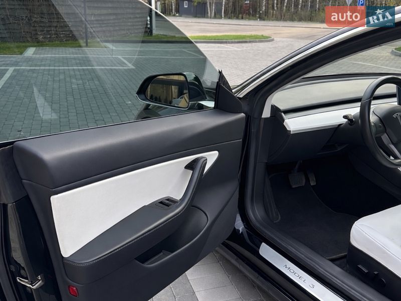 Седан Tesla Model 3 2019 в Києві
