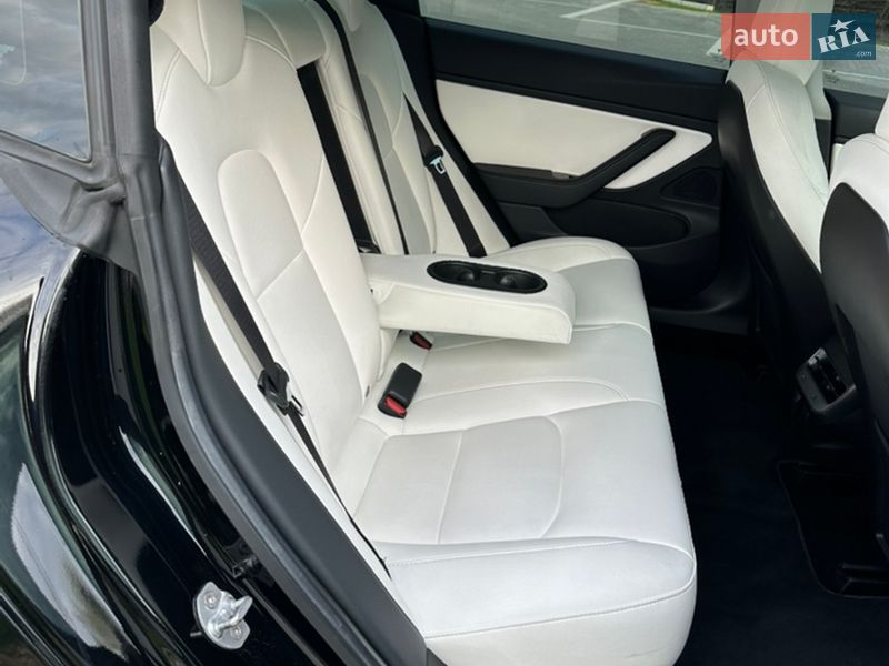 Седан Tesla Model 3 2019 в Києві
