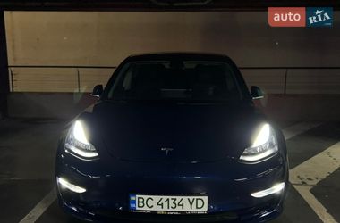 Седан Tesla Model 3 2018 в Львові