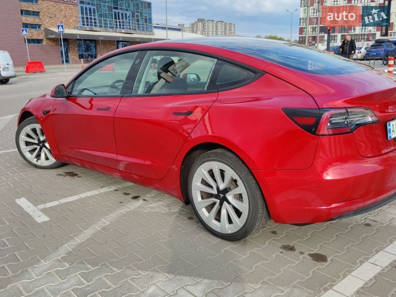 Седан Tesla Model 3 2022 в Киеве