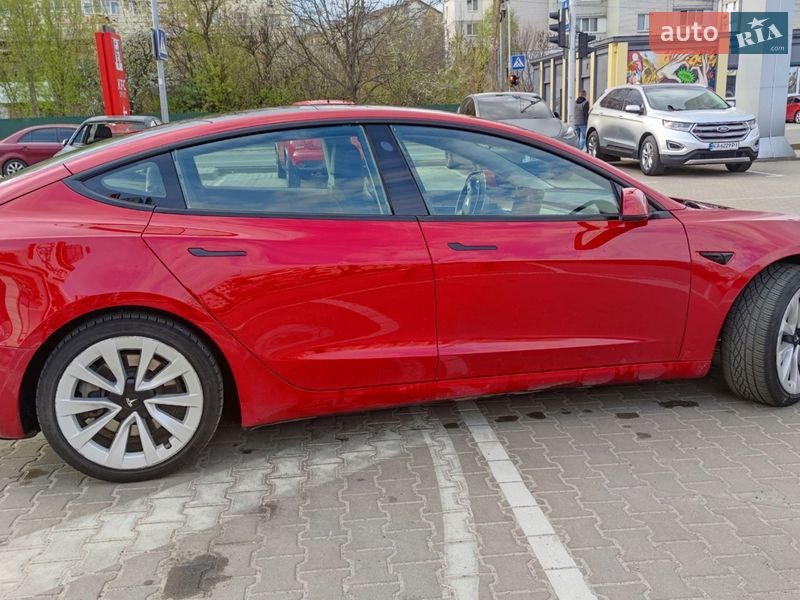 Седан Tesla Model 3 2022 в Киеве