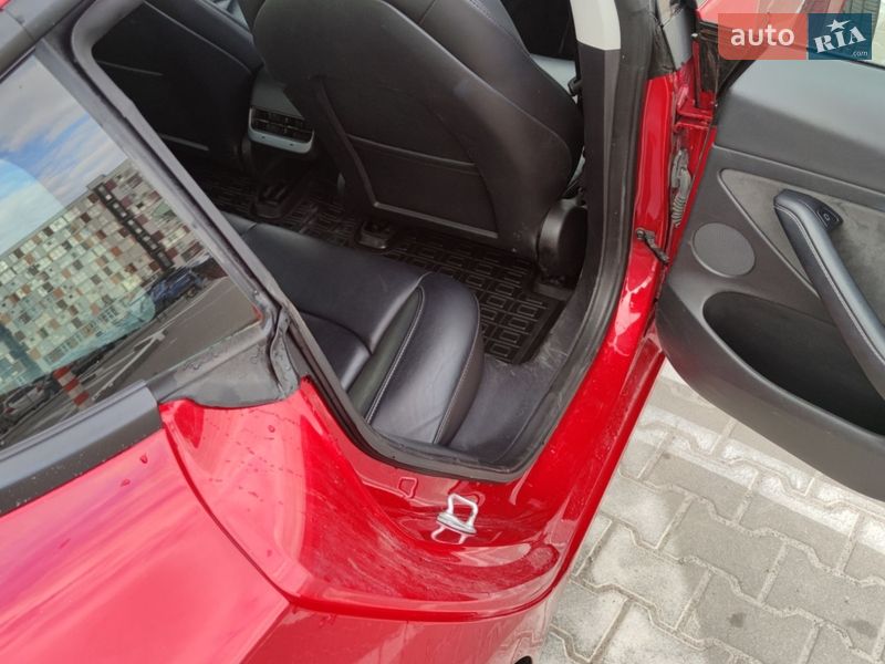 Седан Tesla Model 3 2022 в Киеве