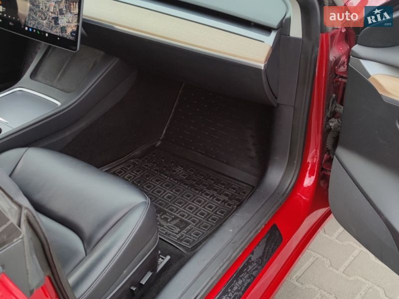 Седан Tesla Model 3 2022 в Киеве