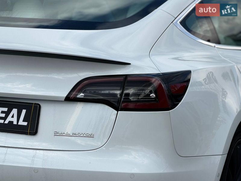 Седан Tesla Model 3 2019 в Кривому Розі