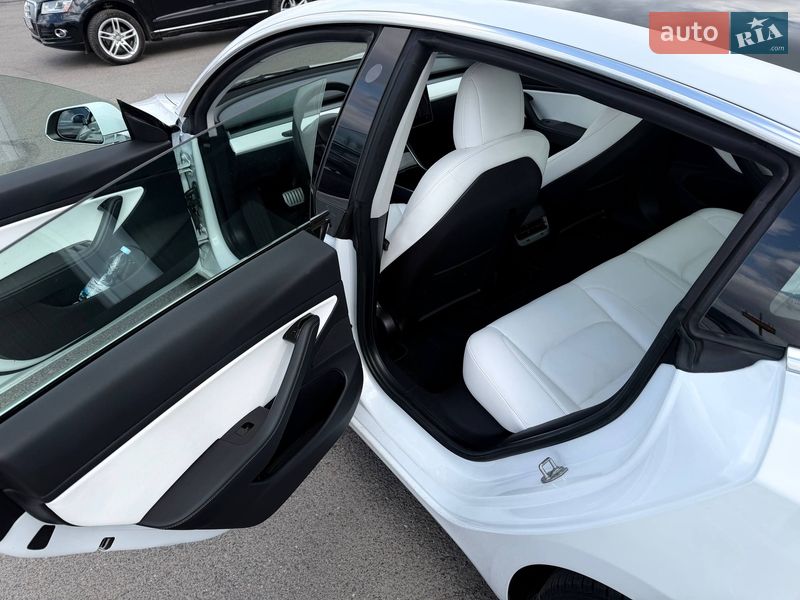 Седан Tesla Model 3 2019 в Кривому Розі