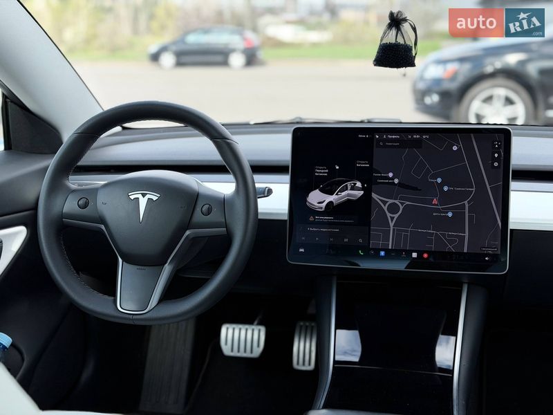 Седан Tesla Model 3 2019 в Кривому Розі