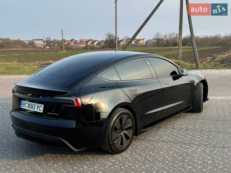 Седан Tesla Model 3 2024 в Львове