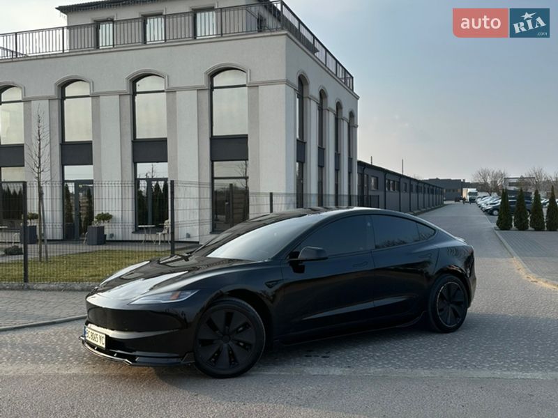 Седан Tesla Model 3 2024 в Львове