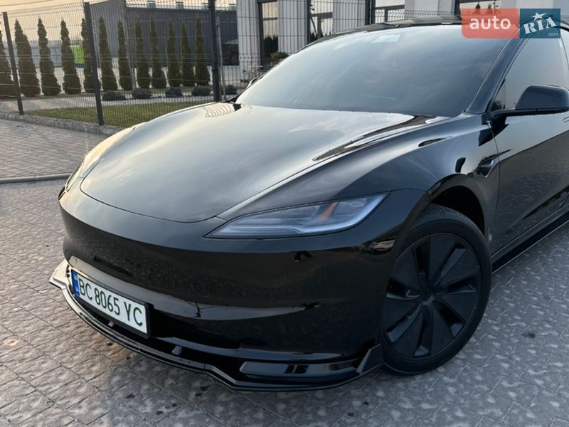 Седан Tesla Model 3 2024 в Львове