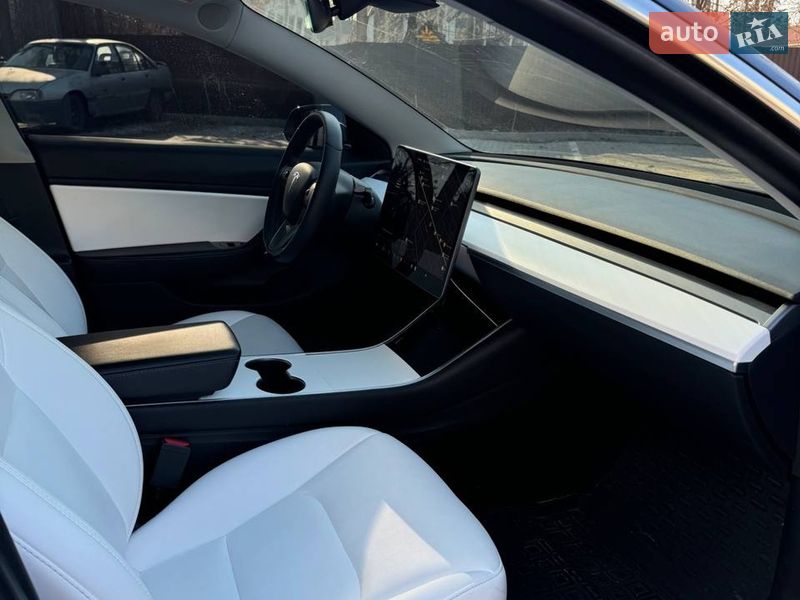 Седан Tesla Model 3 2019 в Києві