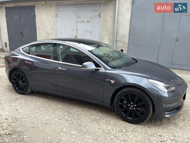Седан Tesla Model 3 2020 в Тернополе