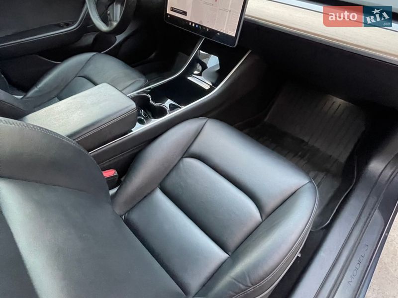 Седан Tesla Model 3 2020 в Тернополе