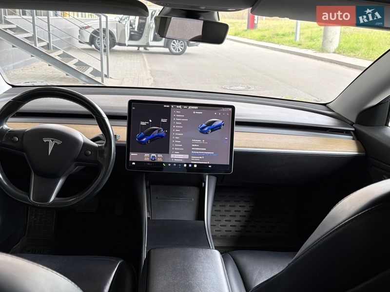 Седан Tesla Model 3 2019 в Киеве