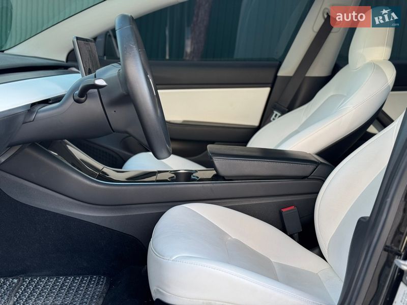 Седан Tesla Model 3 2019 в Киеве