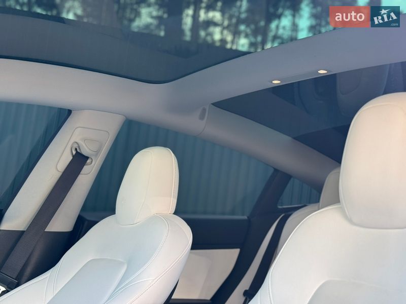 Седан Tesla Model 3 2019 в Киеве