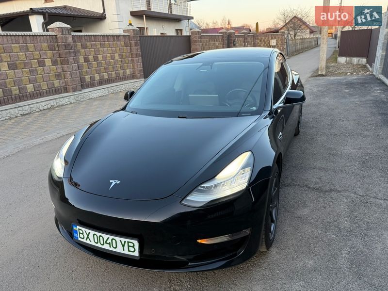 Седан Tesla Model 3 2019 в Старокостянтинові