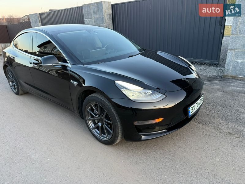 Седан Tesla Model 3 2019 в Старокостянтинові