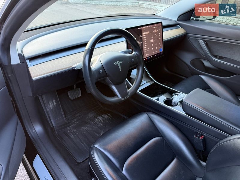 Седан Tesla Model 3 2019 в Старокостянтинові