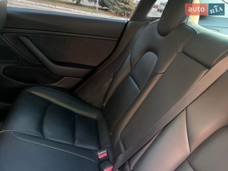 Седан Tesla Model 3 2018 в Києві