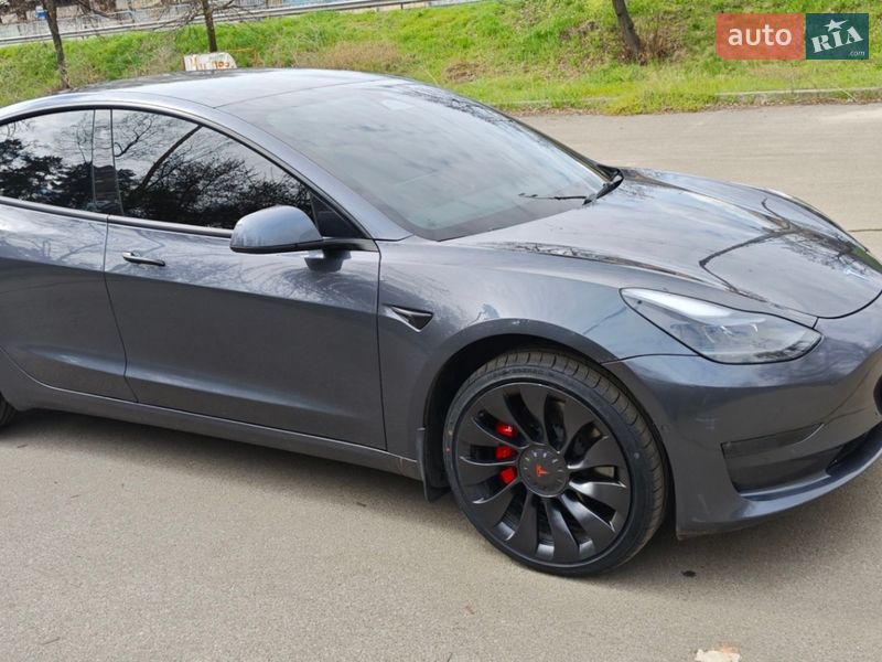 Седан Tesla Model 3 2022 в Киеве