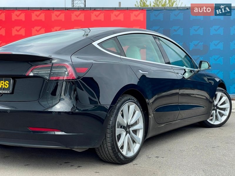 Седан Tesla Model 3 2019 в Киеве