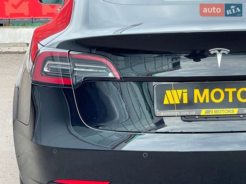 Седан Tesla Model 3 2019 в Киеве
