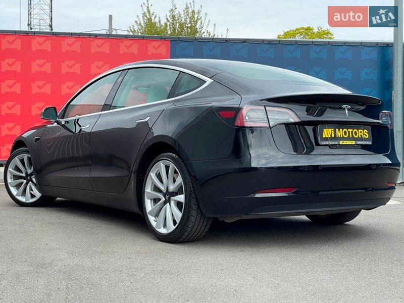 Седан Tesla Model 3 2019 в Киеве