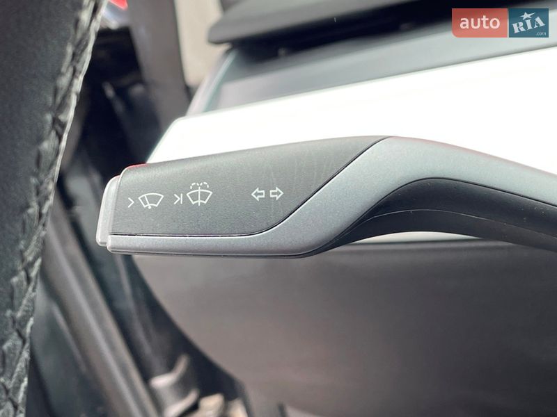 Седан Tesla Model 3 2019 в Киеве