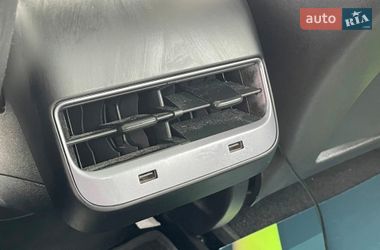 Седан Tesla Model 3 2019 в Киеве