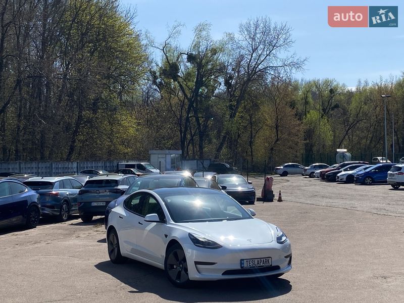 Седан Tesla Model 3 2023 в Києві